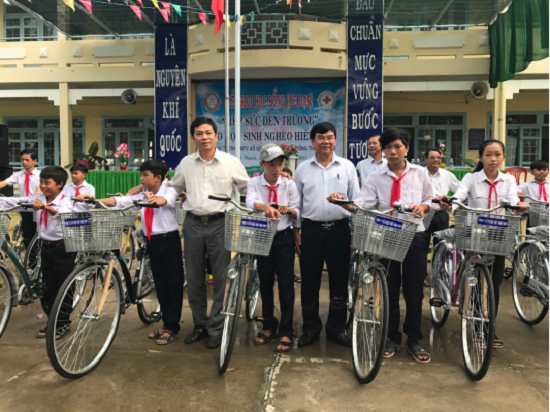 Công ty TNHH MTV Xổ Số Kiến Thiết  Đồng Tháp Trao tặng xe đạp cho học sinh nghèo hiếu học