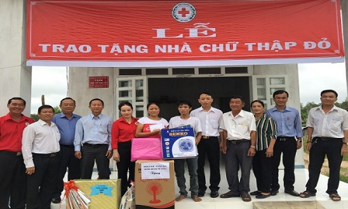 Bình Dương: Trao tặng nhà Chữ thập đỏ  cho hộ nghèo