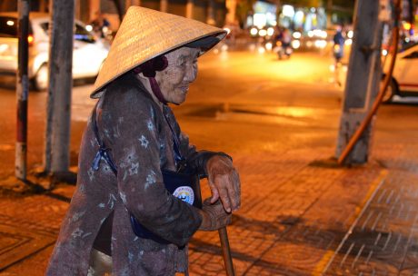 Vất vả mưu sinh tuổi xế chiều