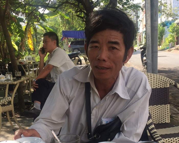 Người đàn ông nuôi 2 con học đại học nhờ bán vé số dạo