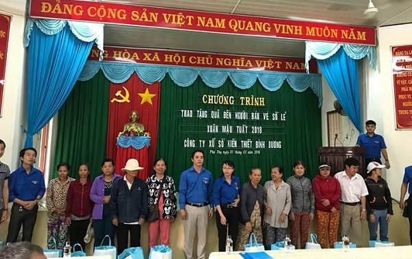 Xổ số kiến thiết Bình Dương: Tặng 1.127 phần quà cho người bán vé số dạo