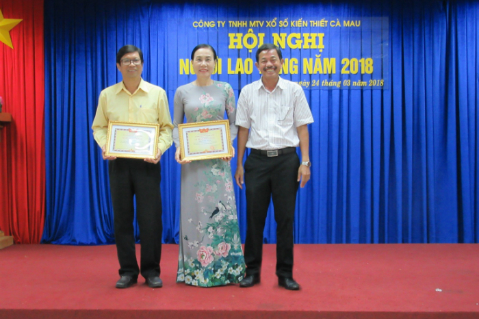 Description: http://www.xosocamau.com/Upload/image/Hoat_Dong_Cong_Ty/KY_NIEM_128NAM_2018/Chi_bo_phong_kinh_doanh.jpg