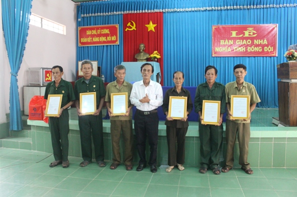 Công ty XSKT Bến Tre trao tặng nhà tình nghĩa cho các gia đình chính sách