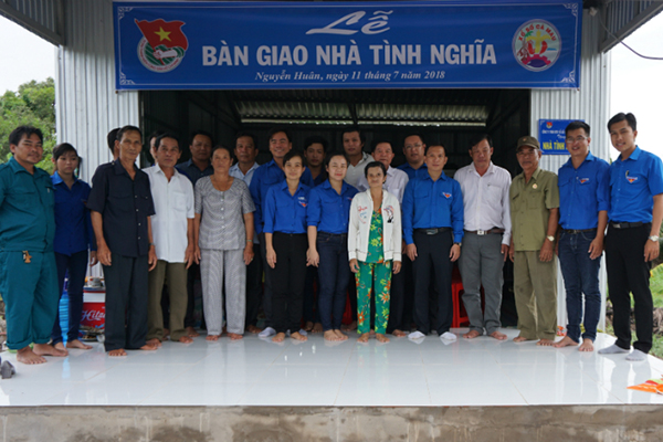 Công ty XSKT Cà Mau: Trao nhà tình nghĩa cho cựu cán bộ đoàn khu Tây Nam Bộ