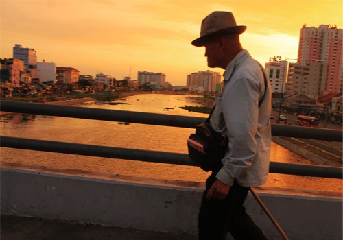 Tấm vé số mưu sinh và cách cư xử đáng nể của ông cụ 80 - Ảnh 1. Tấm vé số mưu sinh và cách cư xử đáng nể của ông cụ 80 - Ảnh 1.