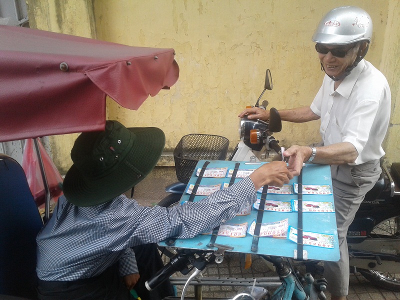 Vé số nâng bước người khuyết tật