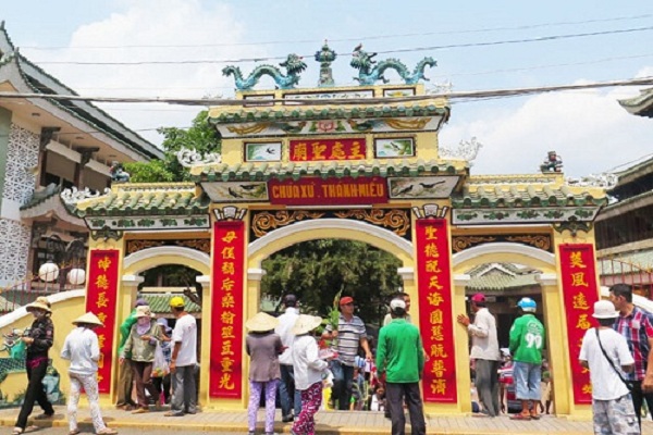 Nhộn nhịp vé số mùa vía Bà Chúa Xứ