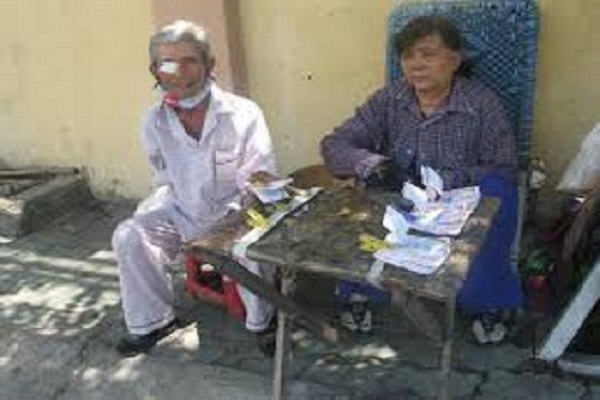 Bán vé số nên duyên vợ chồng