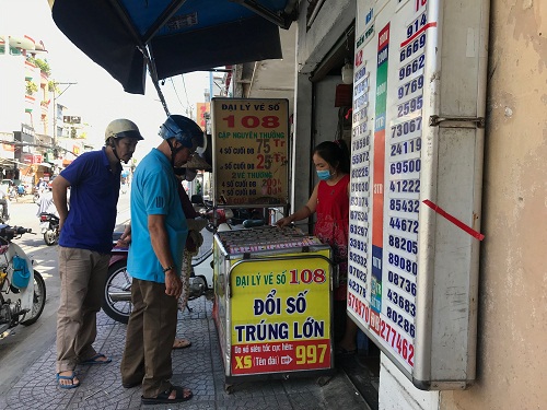 Đại lý vé số lao đao vì
