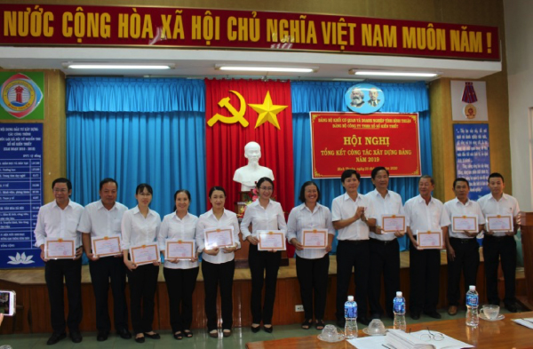 CREATOR: gd-jpeg v1.0 (using IJG JPEG v62), quality = 90