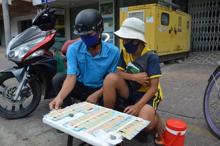 Đề nghị công ty xổ số Cà Mau hỗ trợ gần 2.200 người bán vé số lẻ