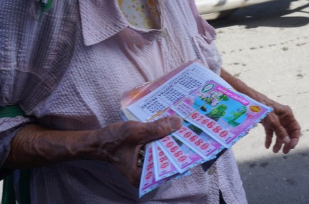 Ngày 9/4, TP.HCM hoàn tất hỗ trợ người bán vé số