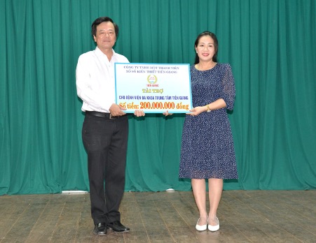 Two people standing in front of a curtainDescription automatically generated