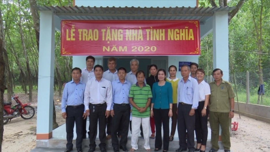 Công ty TNHH MTV Xổ số kiến thiết Bình Dương bàn giao 5 căn nhà Đại đoàn kết