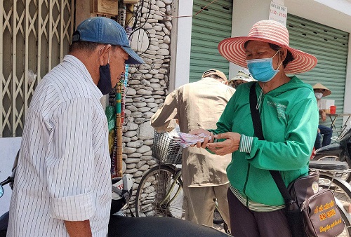 Thăng trầm nghề bán vé số dạo