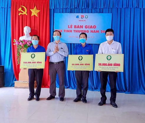 BÀN GIAO 20 CĂN NHÀ TÌNH THƯƠNG CHO BÀ CON TỈNH BẾN TRE