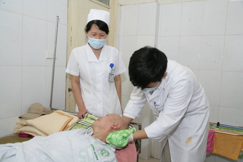 Người cao tuổi quản lý và nâng cao sức khỏe trong bối cảnh dịch COVID-19