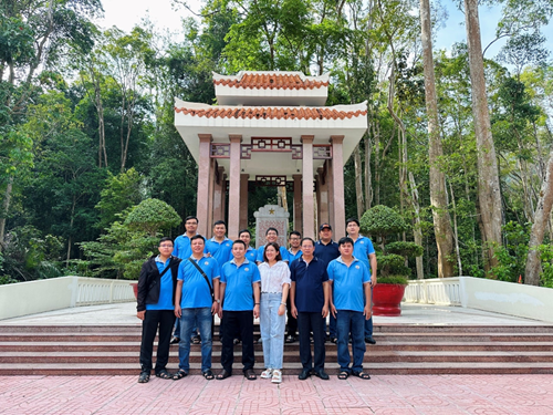 Công ty TNHH Xổ số kiến thiết Bình Thuận: CHI BỘ PHÒNG PHÁT HÀNH TỔ CHỨC CHUYẾN VỀ NGUỒN KẾT HỢP HOẠT ĐỘNG XÃ HỘI TỪ THIỆN