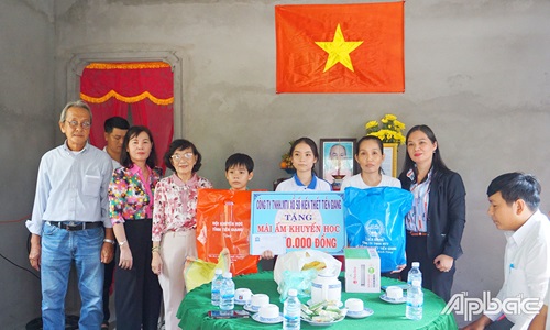 Công ty TNHH MTV Xổ số kiến thiết Tiền Giang: Bàn giao 2 Mái ấm khuyến học cho học sinh nghèo