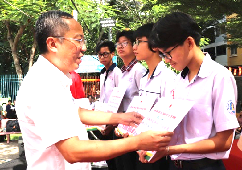 Tiếp sức cho những bệnh nhân hiểm nghèo và học sinh nghèo vượt khó